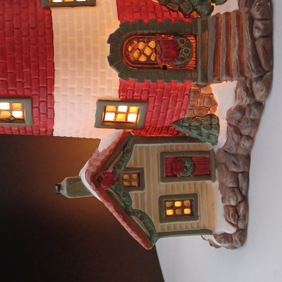Bayside Lighthouse 6 in & 1/2 X 11 & 1/2 in, Classic Series, Holiday Decor - Picture 3 of 6
